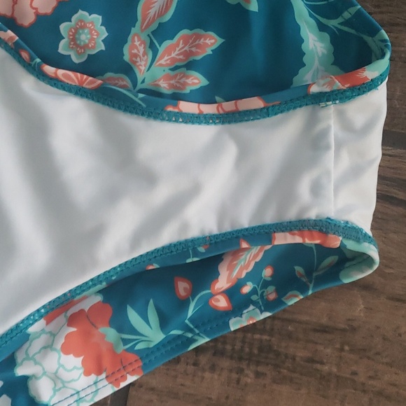 2 Bathing Suits - Picture 3 of 9